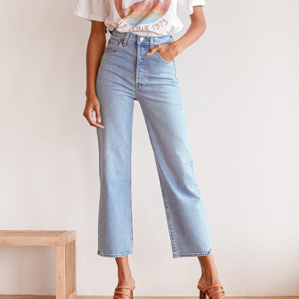 Levi's Ribcage Straight Ankle Light Wash Jeans Size 26